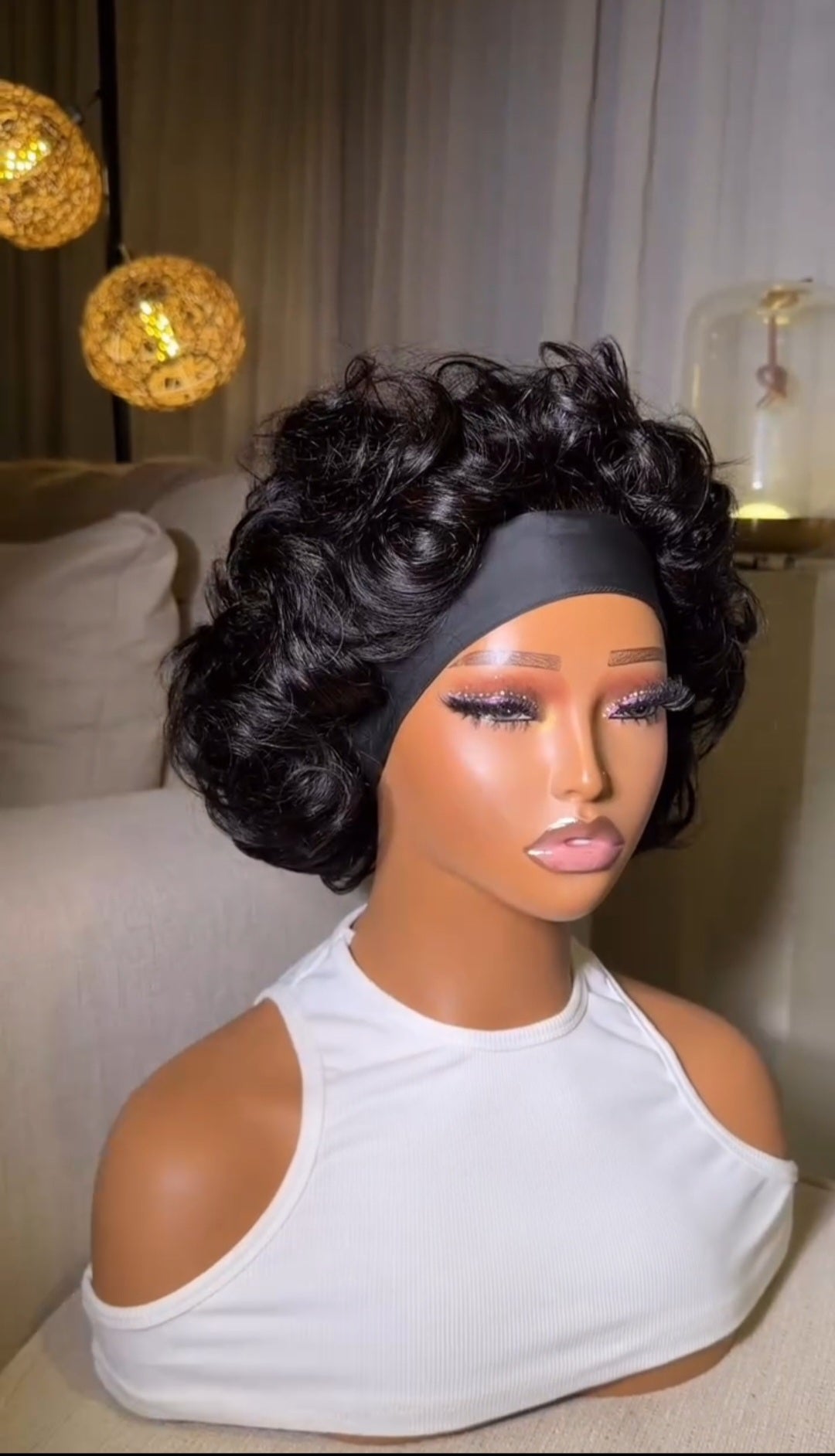 Short band bounce wig – front view on mannequin